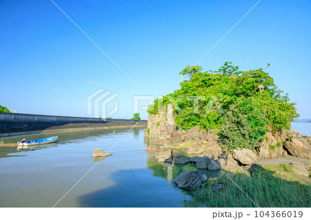 初夏の水島・龍神社 熊本県八代市 初夏の水島・龍神社 熊本県八代市 104366019