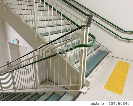 階段の踊り場 階段の踊り場 104366846