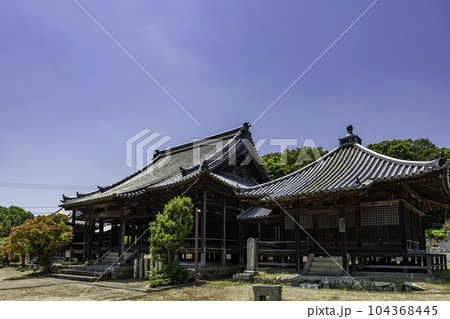 静円寺　本堂と大師堂　岡山県瀬戸内市 104368445