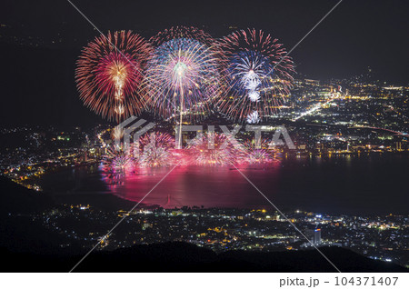 長野県 諏訪湖の花火 長野県 諏訪湖の花火 104371407