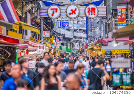 日本の東京都市景観 東京減↓・定点把握で前週より減。賑わうアメ横、ほとんどの方がマ無し…=6月27日 日本の東京都市景観 東京減↓・定点把握で前週より減。賑わうアメ横、ほとんどの方がマ無し…=6月27日 104374850
