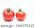 トマト2個　白バック 104375315