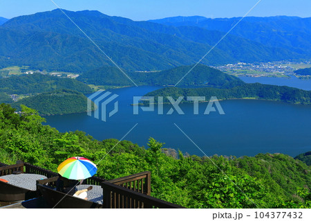 【福井県】三方五湖レインボーライン山頂公園からの眺望 104377432
