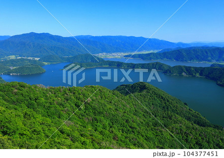 【福井県】三方五湖レインボーライン山頂公園からの眺望 【福井県】三方五湖レインボーライン山頂公園からの眺望 104377451