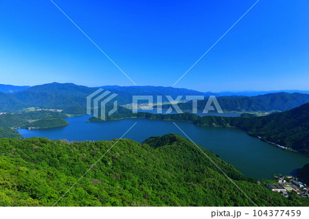 【福井県】三方五湖レインボーライン山頂公園からの眺望 104377459
