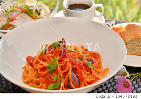 イタリアンレストランの人気のパスタ イタリアンレストランの人気のパスタ 104378193