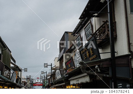 柴又帝釈天門前参道商店街 104378241
