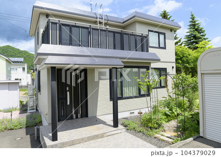 リフォームした後の住宅(住宅リフォームのビフォーアフター) リフォームした後の住宅(住宅リフォームのビフォーアフター) 104379029