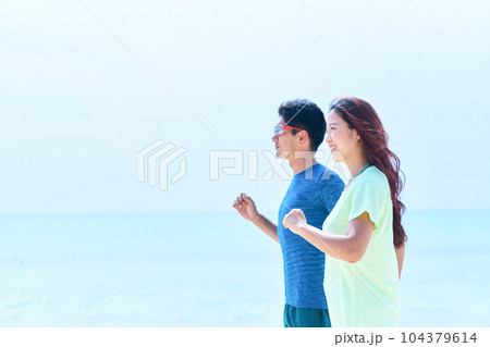 海 人物 運動 海 人物 運動 104379614
