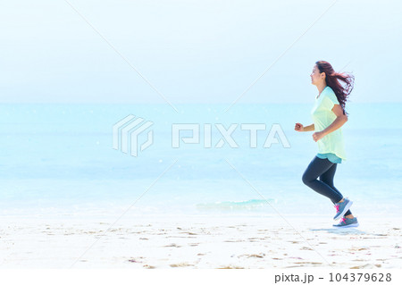 海 人物 運動 海 人物 運動 104379628
