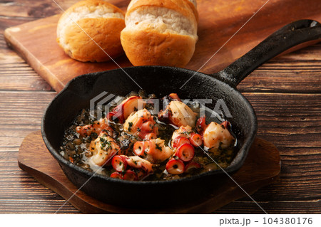 蛸の油煮 蛸の油煮 104380176