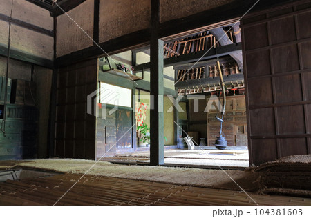 四国村ミウゼアム 河野家住宅主屋(1700年代前半、国指定重要文化財) 四国村ミウゼアム 河野家住宅主屋(1700年代前半、国指定重要文化財) 104381603