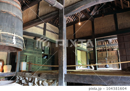 四国村ミウゼアム 河野家住宅主屋（1700年代前半、国指定重要文化財） 104381604