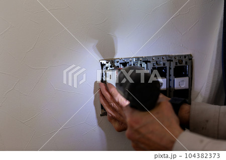 部屋のリフォーム　配線 104382373