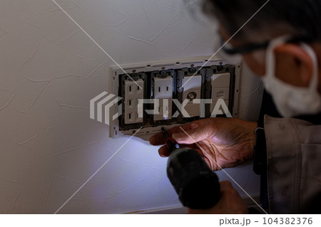 部屋のリフォーム　配線 104382376