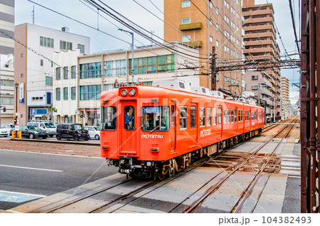 愛媛 伊予鉄道　～ダイヤモンドクロスを通過する電車～ 104382493