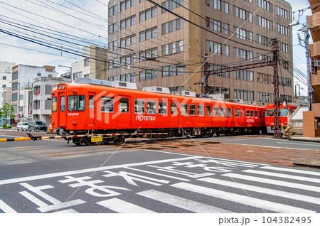 愛媛 伊予鉄道　～ダイヤモンドクロスを通過する電車～ 104382495