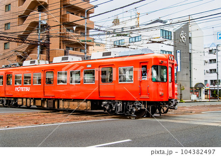 愛媛 伊予鉄道　～ダイヤモンドクロスを通過する電車～ 104382497