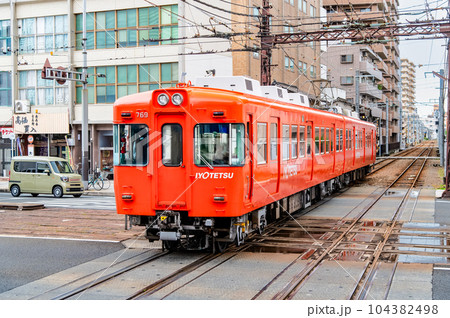愛媛 伊予鉄道　～ダイヤモンドクロスを通過する電車～ 104382498