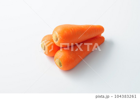 人参・にんじん／新鮮野菜（白背景） 104383261