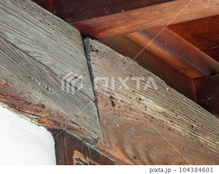 龍潭寺境内　織田信長の側室生駒吉乃の菩提寺久昌寺の本堂が明治32年に移築された　信長時代の木材かも？ 104384601