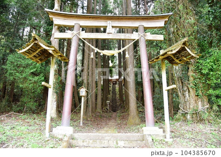 市原市 小湊鉄道線の飯給(いたぶ)駅前の白山(しらやま)神社鳥居 市原市 小湊鉄道線の飯給(いたぶ)駅前の白山(しらやま)神社鳥居 104385670