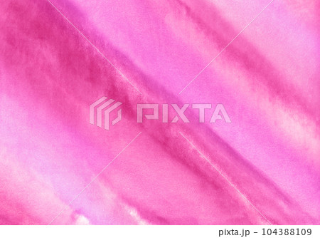 水彩の滲みが綺麗な、ナナメの桃色ストライプ 104388109