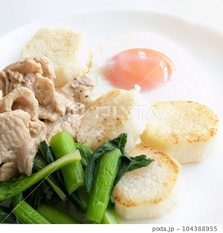 一皿で多彩な味わい 我が家の長芋ソテー 正方形サイズ 一皿で多彩な味わい 我が家の長芋ソテー 正方形サイズ 104388955
