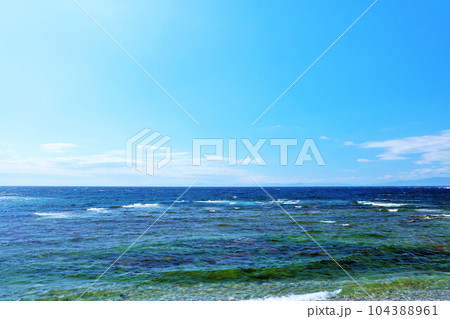 青森県 青空と青い海の大間崎 青森県 青空と青い海の大間崎 104388961