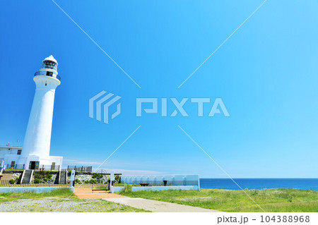 青森県　青空の尻屋崎灯台 104388968