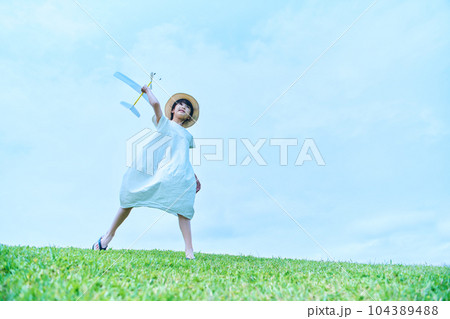 子供　遊び 104389488