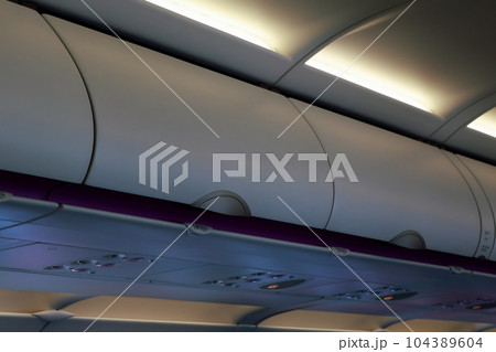 飛行機のトランク 飛行機のトランク 104389604