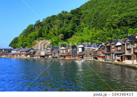 【京都府】晴天の伊根の舟屋 104390415