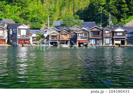 【京都府】晴天の伊根の舟屋 【京都府】晴天の伊根の舟屋 104390435