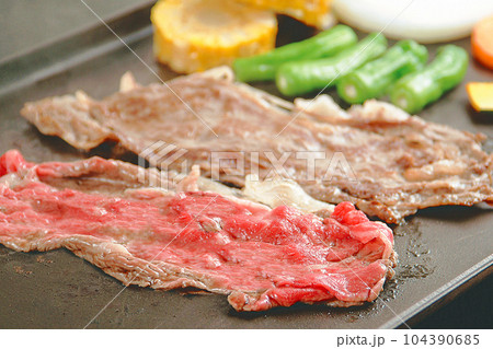 ホットプレートで焼肉 ホットプレートで焼肉 104390685