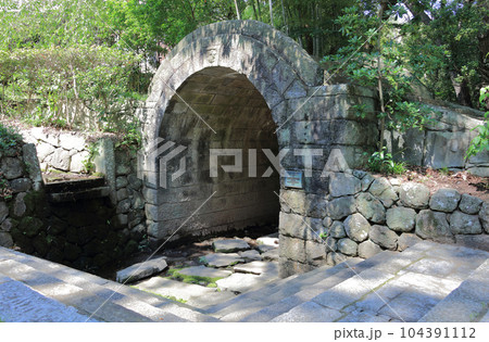 四国村ミウゼアム アーチ型橋(旧金毘羅五街道の高松街道沿いにあった橋、県道拡張により移築) 四国村ミウゼアム アーチ型橋(旧金毘羅五街道の高松街道沿いにあった橋、県道拡張により移築) 104391112