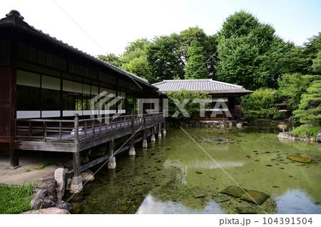 渉成園の臨池亭と滴翠軒 104391504