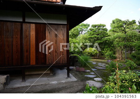 渉成園茶室の石畳 104391563