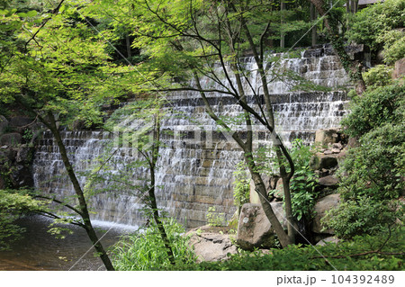 四国村ミウゼアム 染が滝(民家の土台石の花崗岩を用いた彫刻家流政之の作) 四国村ミウゼアム 染が滝(民家の土台石の花崗岩を用いた彫刻家流政之の作) 104392489