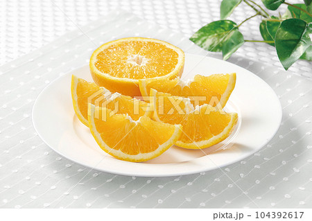 カットオレンジ皿盛り 104392617