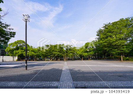 夏の朝、代々木公園イベント広場(東京都渋谷区) 夏の朝、代々木公園イベント広場(東京都渋谷区) 104393419