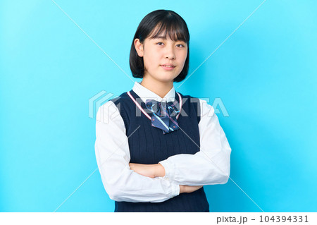 女子中学生のポートレート 104394331