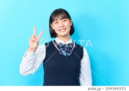 女子中学生のポートレート 104394333