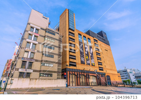 日本の横浜都市景観 早朝。横浜駅前・横浜ビブレなどを望む 日本の横浜都市景観 早朝。横浜駅前・横浜ビブレなどを望む 104396713