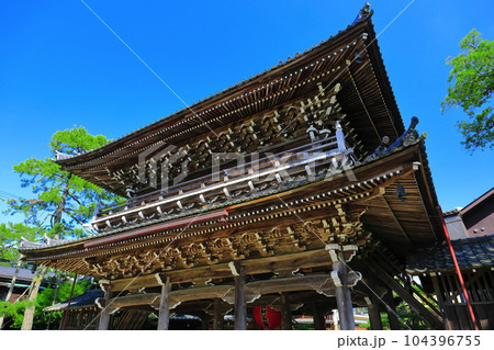 【京都府】新緑の智恩寺の三門(黄金閣) 【京都府】新緑の智恩寺の三門(黄金閣) 104396755