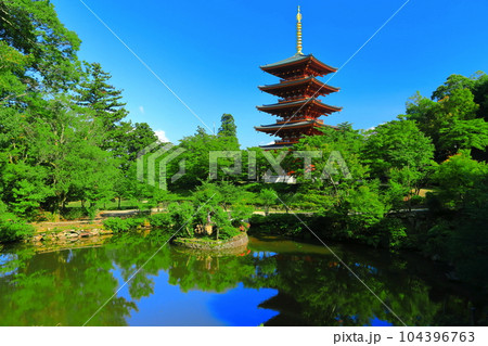 【京都府】新緑の成相寺の五重塔と底なし池 【京都府】新緑の成相寺の五重塔と底なし池 104396763