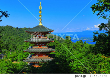 【京都府】新緑の成相寺の五重塔 【京都府】新緑の成相寺の五重塔 104396766