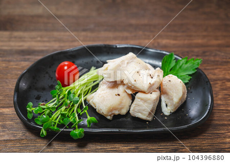 しっとり美味しい蒸し鶏 しっとり美味しい蒸し鶏 104396880