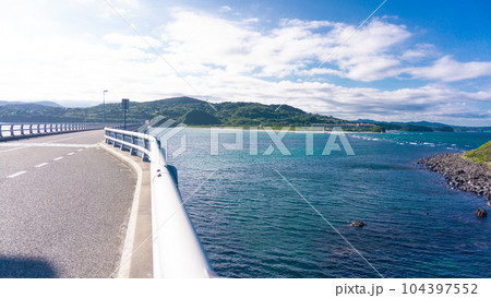 角島大橋から見える海と絶景 角島大橋から見える海と絶景 104397552