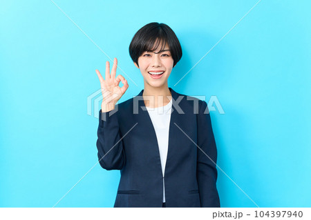 若い女性のポートレート 若い女性のポートレート 104397940